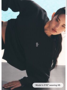 Alo Women’s Black accolade Crewneck Sweatshirt NWOT size XS